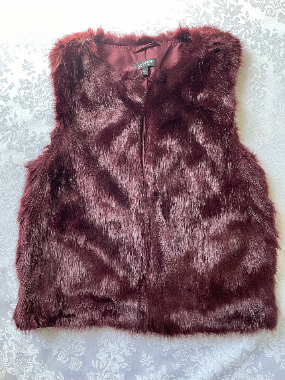 NWOT Topshop Plush Faux Fur Vest in Burgundy. Size 2. - Picture 1 of 4